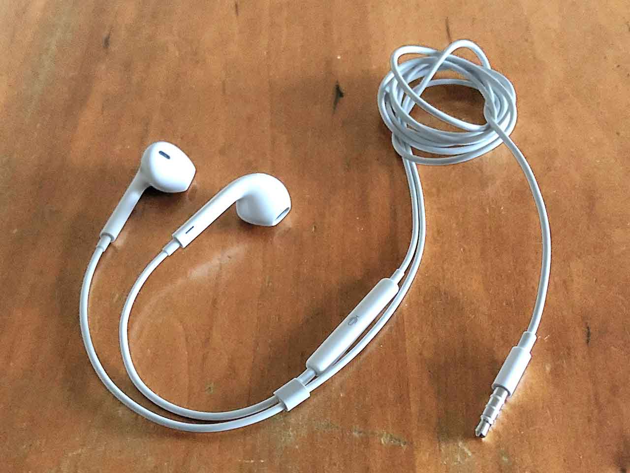 Apple EarPods with 3.5 mm Headphone Plugは4極プラグ