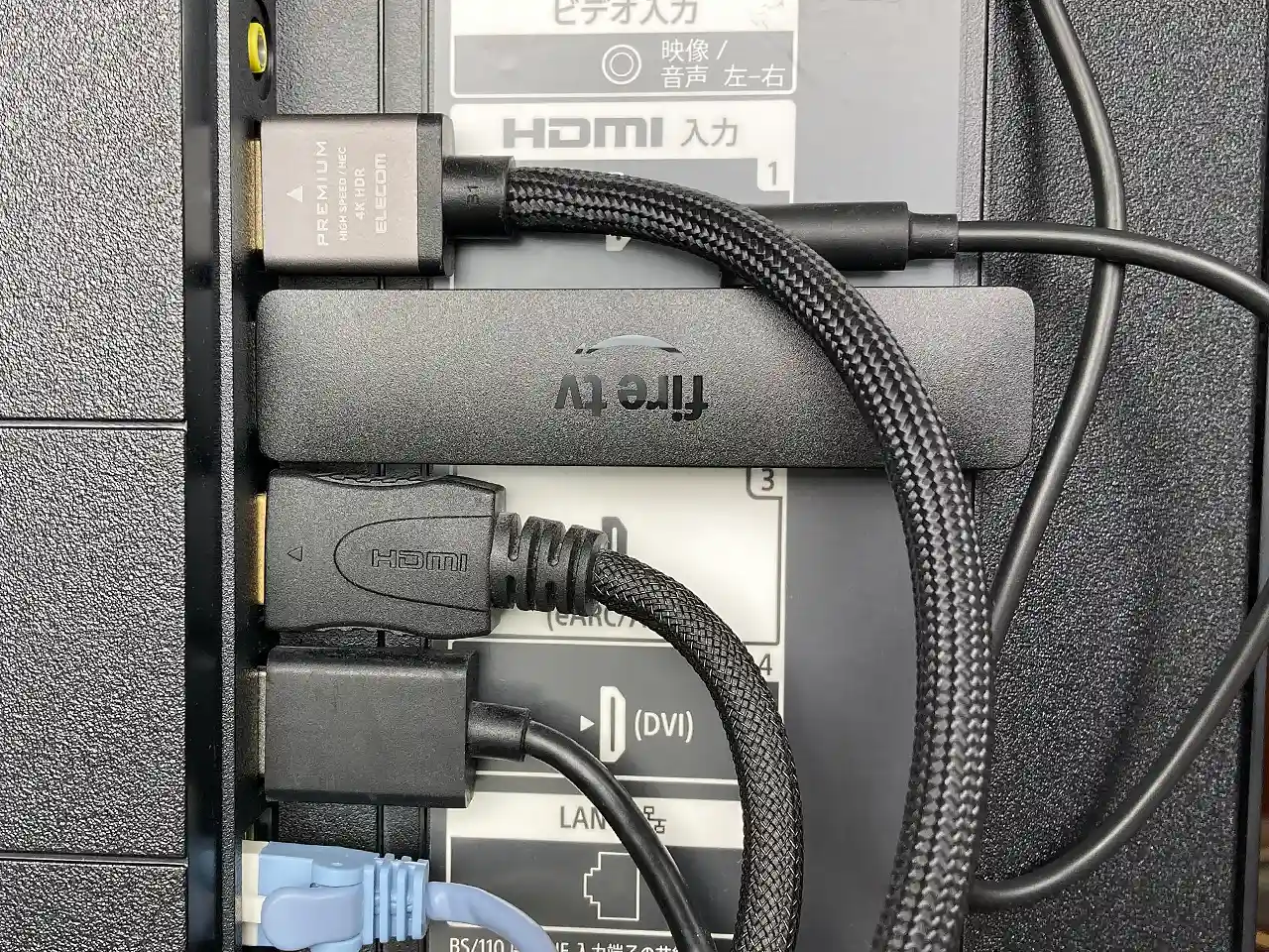 隣のHDMIポートを邪魔しない