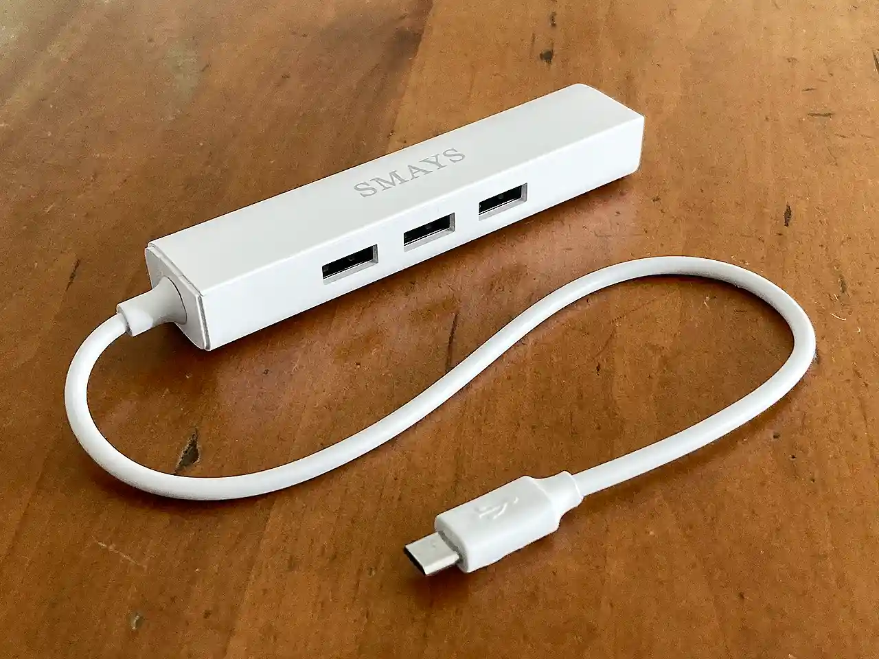 Micro USBコネクタのUSBハブも変換コネクタを介して接続できる
