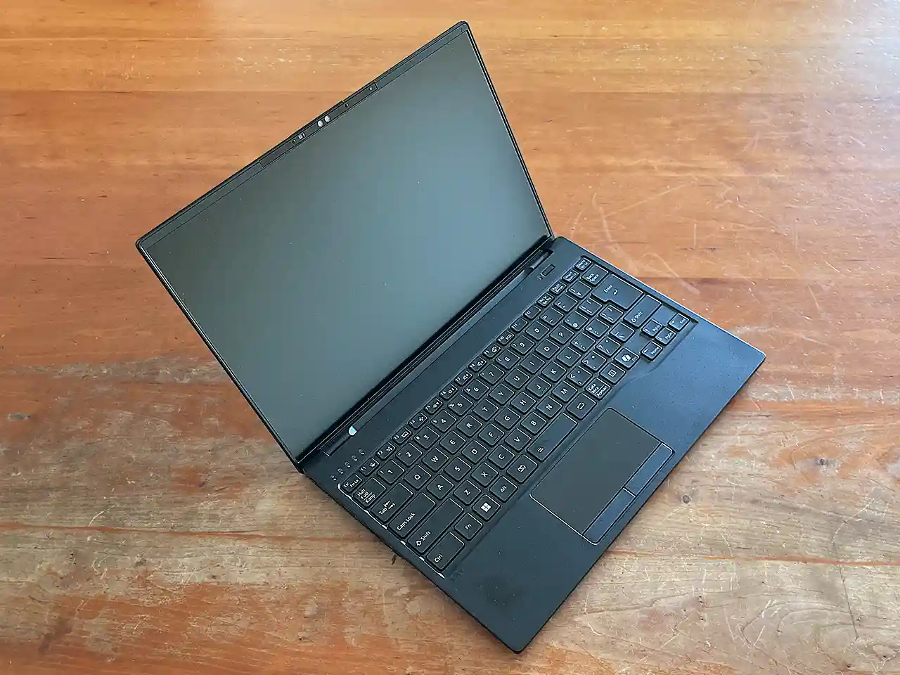 縦が少し大きいWUXGAノングレア液晶