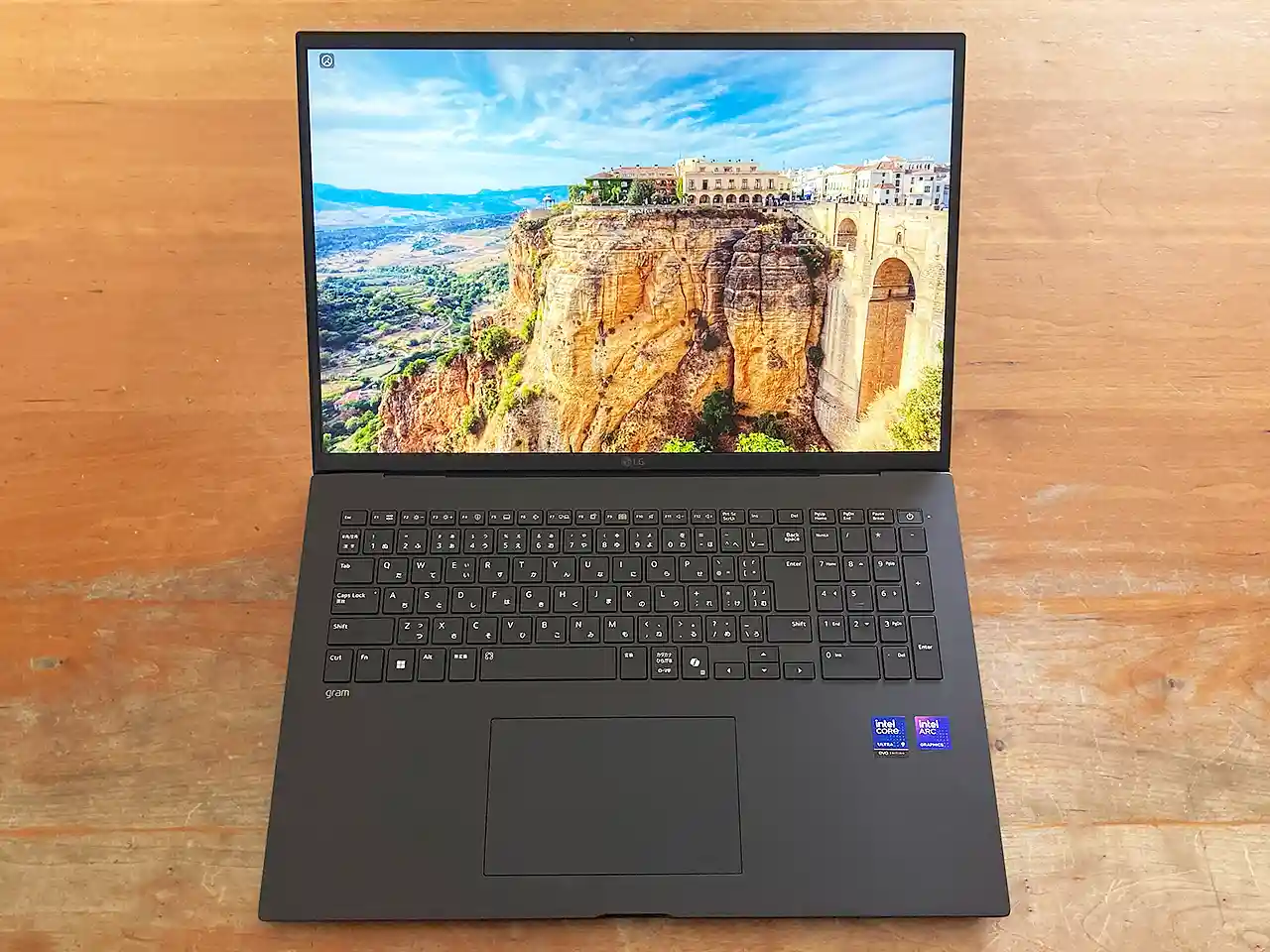 17インチ・軽量・長時間動作